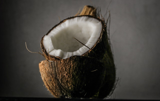 Je kokosový olej superpotravina, alebo sú jeho zdravotné účinky len mýtus?